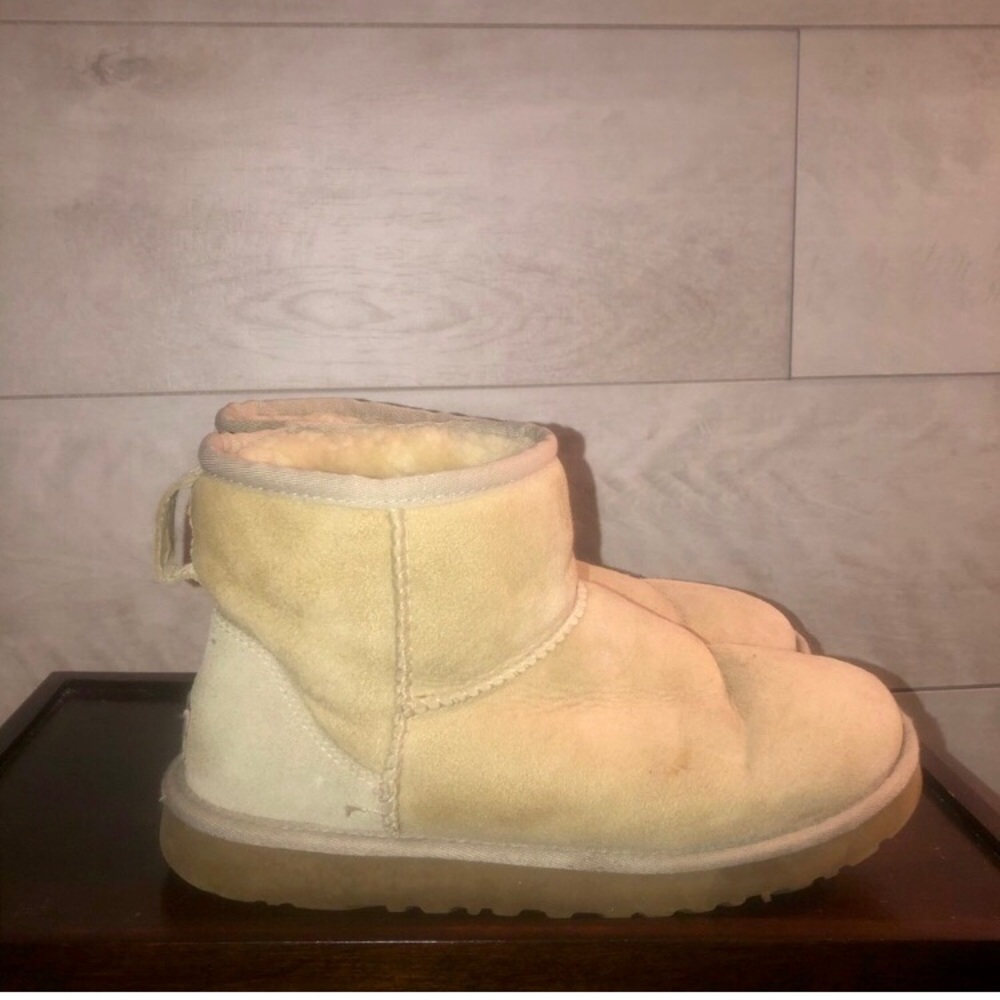 UGG Women's Classic Mini Boot Size 7